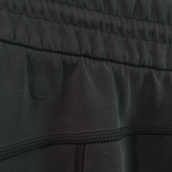 #45- $50/ RETAIL $118 LULULEMON Softstreme High-Rise Straight Leg Crop- Black - Picture 6 of 8